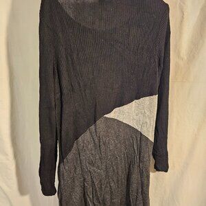 black and grey 2X asymmetrical hem db est 1962 long-sleeve tunic top